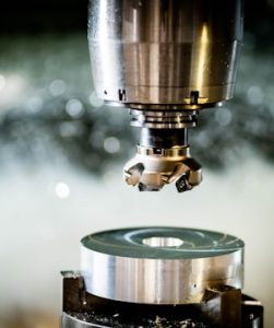 evacuación de viruta fluido de corte